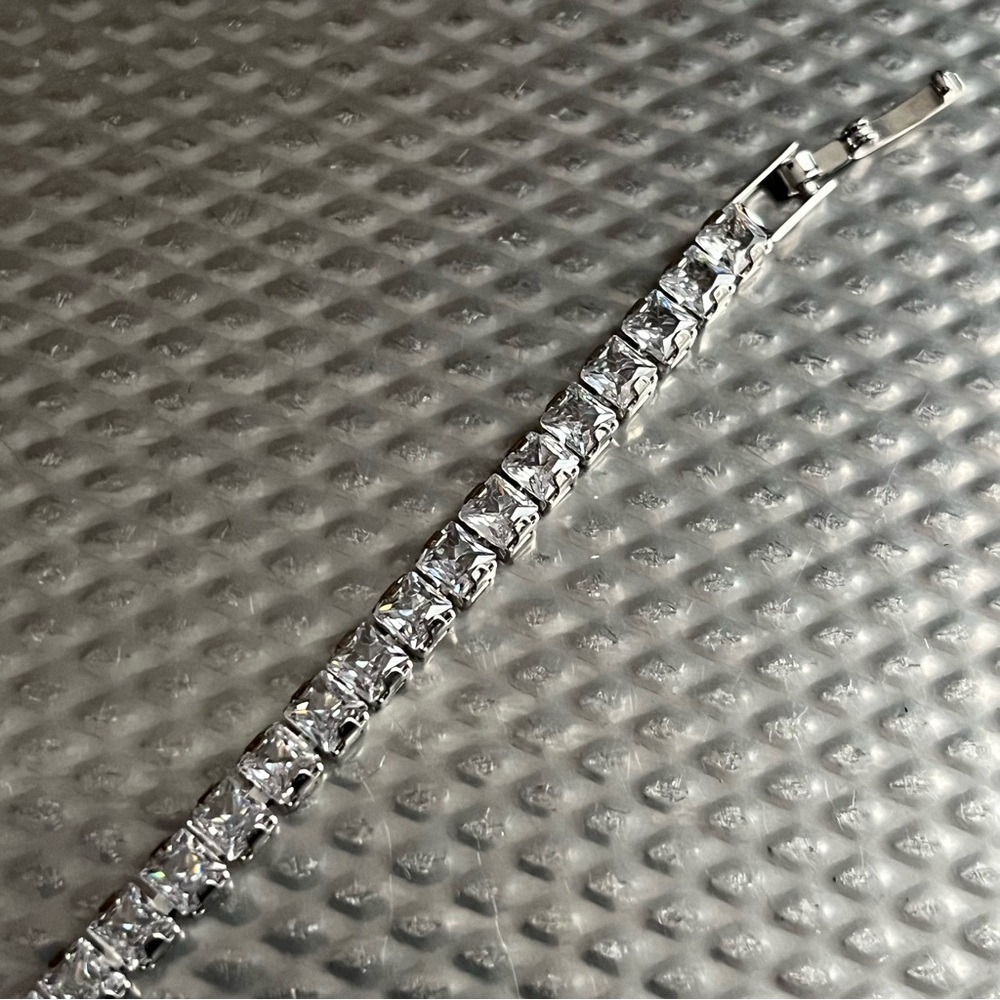 Square cut tennis bracelet, 6” long - Picture 3 of 7
